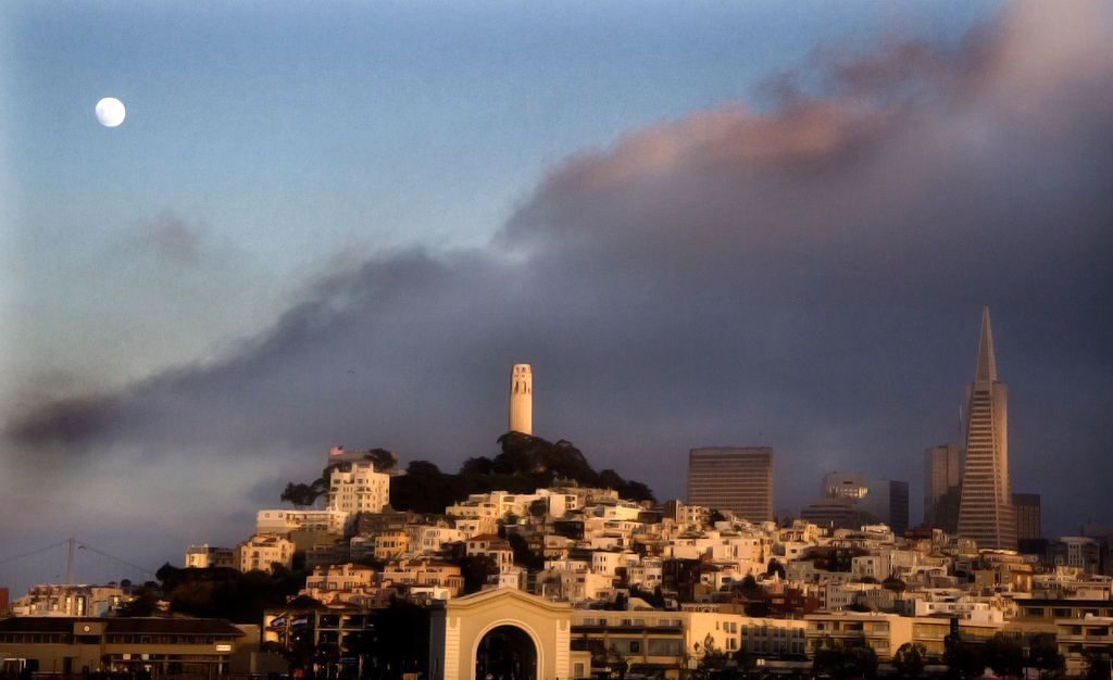 The Cliff House Held the Edge of the City. The Photos Prove It.